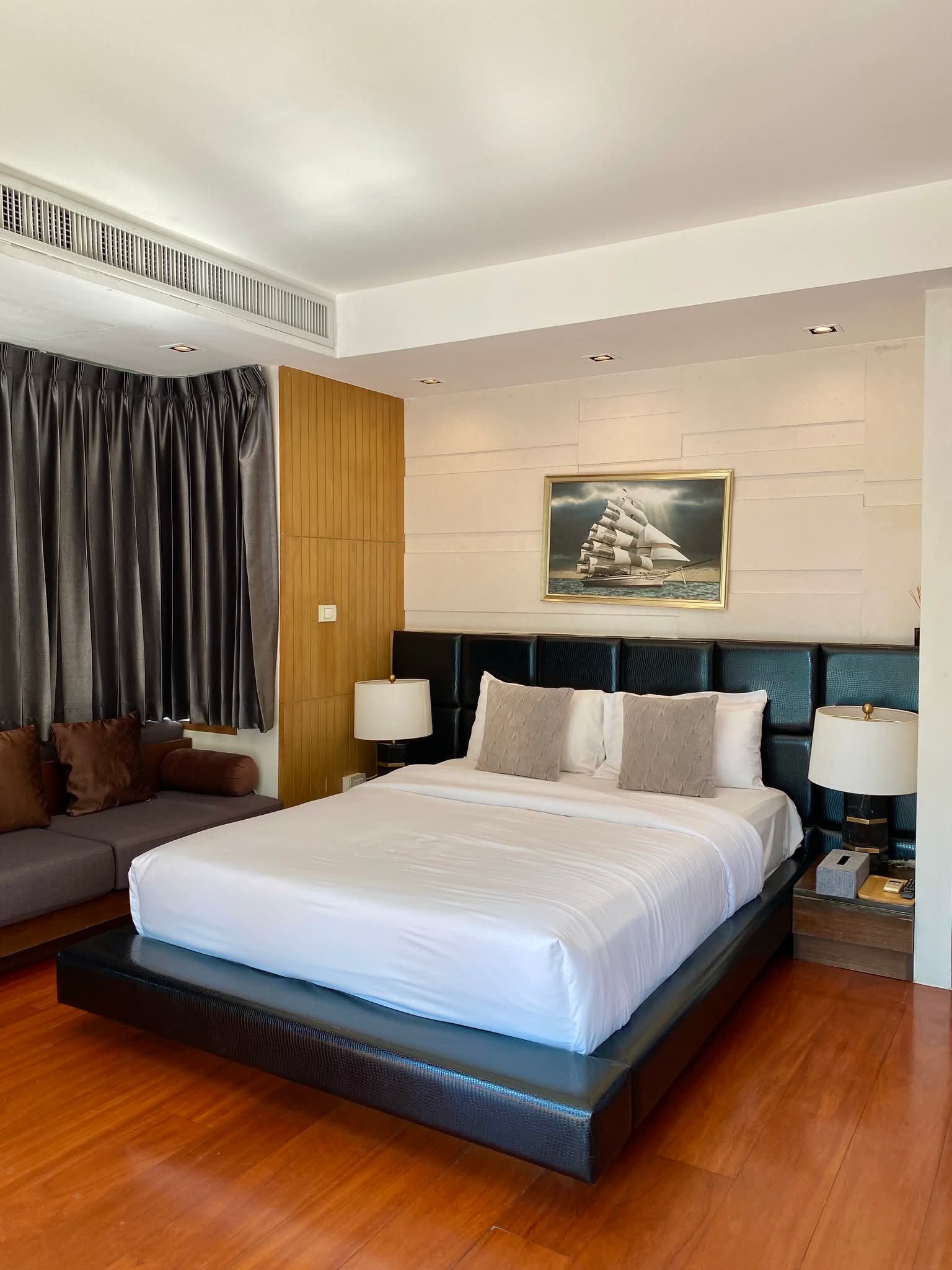 Room Type & Size: 6