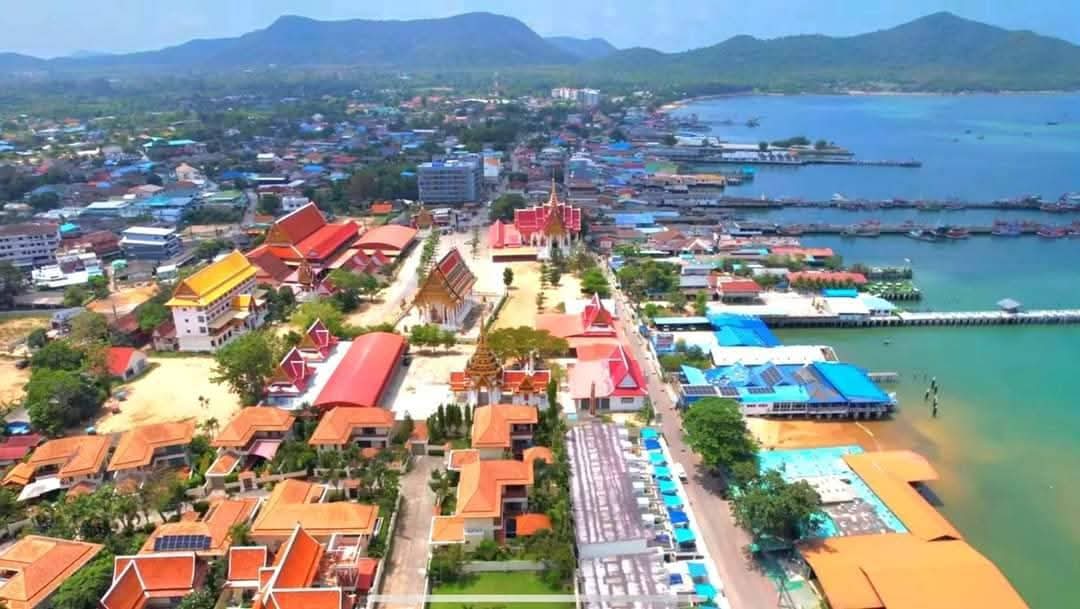 ขายพูลวิลล่าหรูติดทะเลบางเสร่ เดินลงหาดได้เลย พร้อมระเบียงชมวิวทะเลชั้นบน! 1