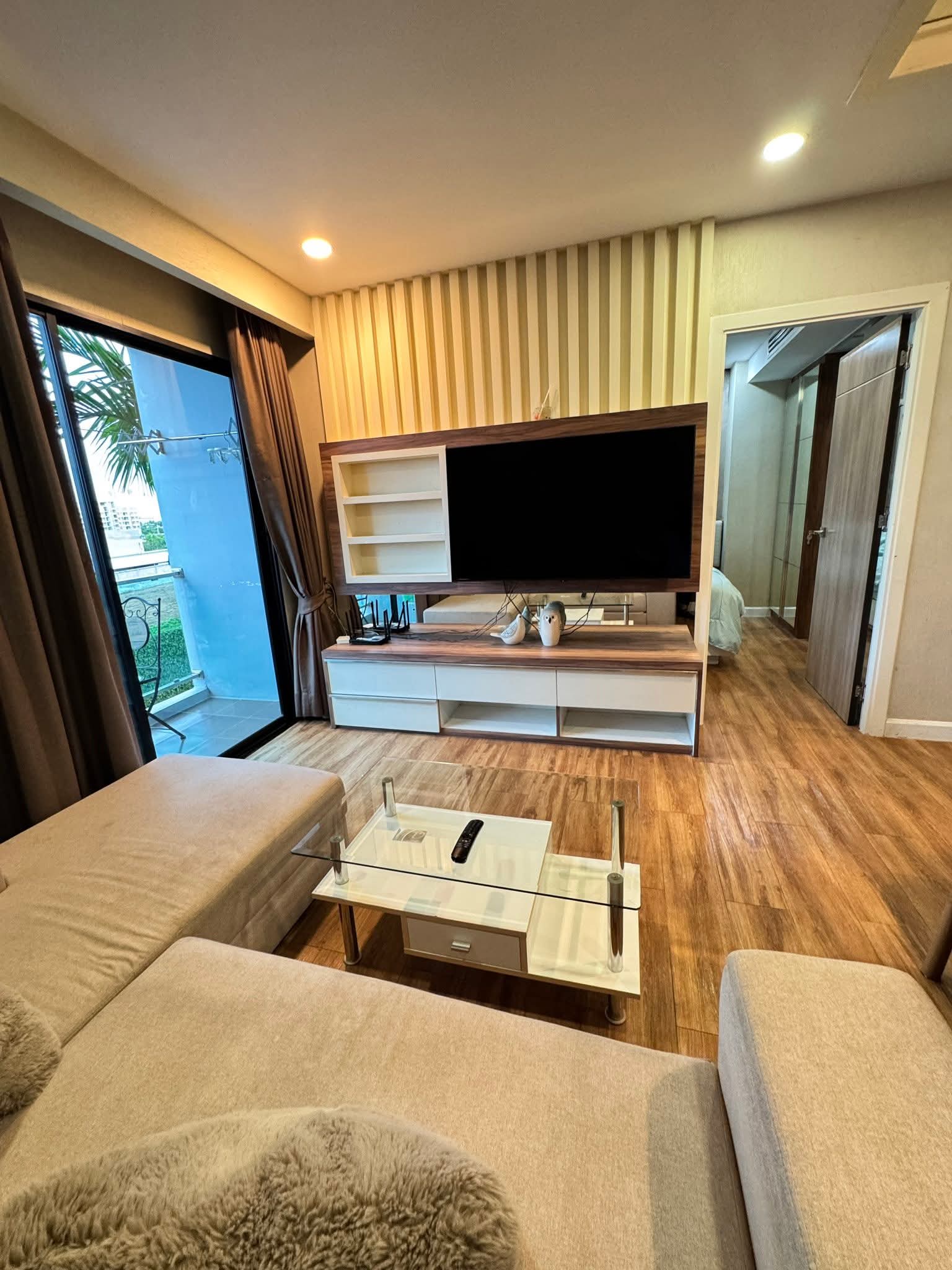 ให้เช่าคอนโดพัทยา! Dusit Grand Park 1 ห้องไซส์ใหญ่ 2 ห้องนอน 65 ตร.ม. แต่งครบพร้อมอยู่ 1
